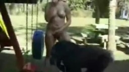 Порно с обезьяной девушек. Зоо секс с шимпанзе